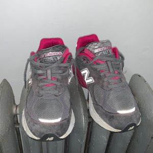 NEW BALANCE 990V3 KOMEN WOMEN’S D GRAY PINK BREAST CANCER MADE IN THE USA